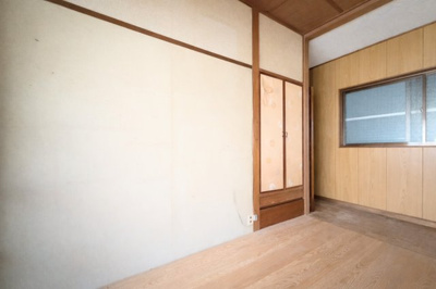 【洋室】 | ◆中区花咲町2丁目　中古戸建◆ | ◆感性を育むプライベートルームはシンプルでスマートな空間。好みの空間で読書をしたり、音楽を聞いたりと一人の時間も充実したものにできます。