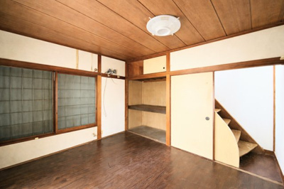 【洋室】 | ◆中区花咲町2丁目　中古戸建◆ | ◆ご家族の会話がはずむ、開放的なＬＤＫです。休日はお陽さまの光をたっぷりととりこめるぽかぽかリビングで過ごしませんか？