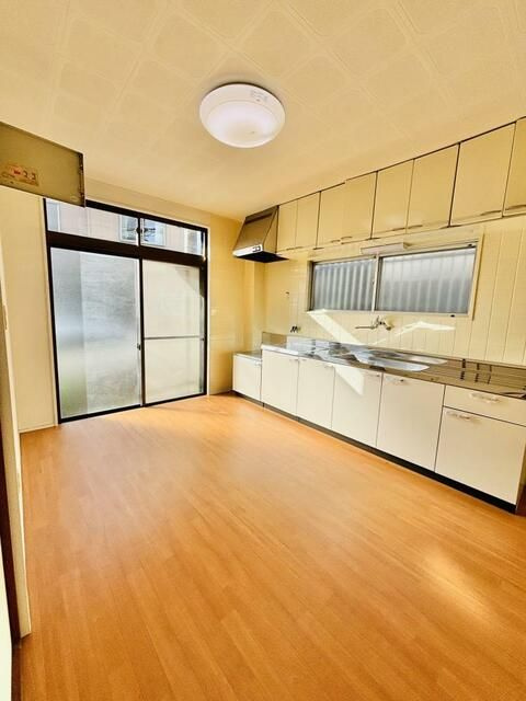 毛見戸建　１４３７－２３５の居間・リビング