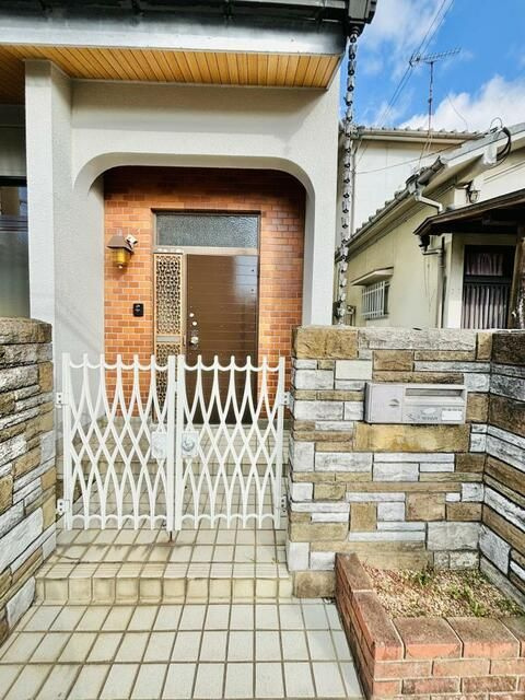 毛見戸建　１４３７－２３５の玄関