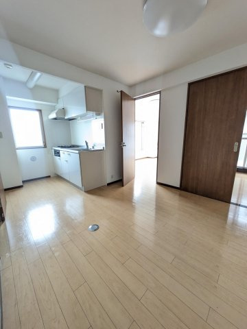 あおばビルの居間・リビング