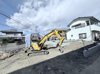 【外観】 | 富士市宮下 5期 新築一戸建て | 現在建築中の外観画像です。ご内覧は同じメーカーの完成物件へご案内いたしますので、いつでもご相談ください！