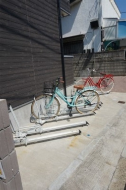 リブリ・谷津の駐車場