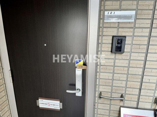 ハピネスAの玄関