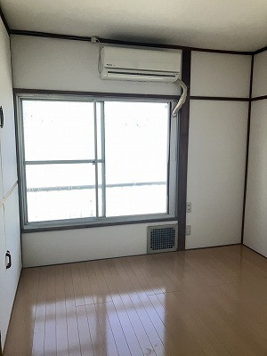 朝霞ハイツ西棟の居間・リビング