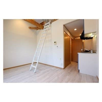 【居間・リビング】 | 洋室　６帖