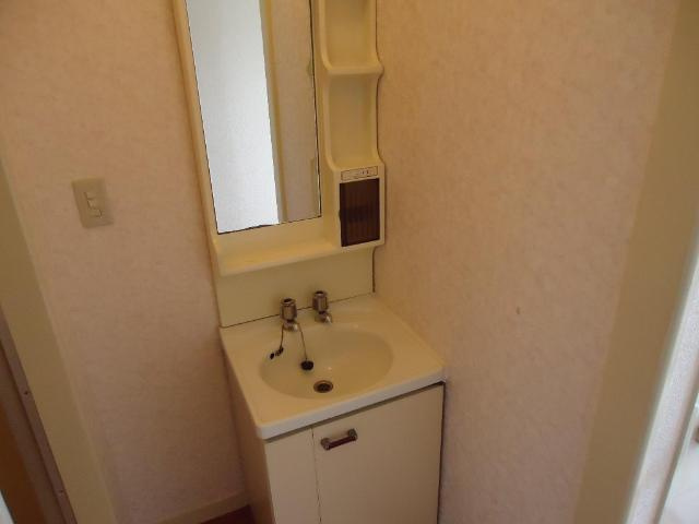 クリスタルハイツⅠの洗面所|洗面