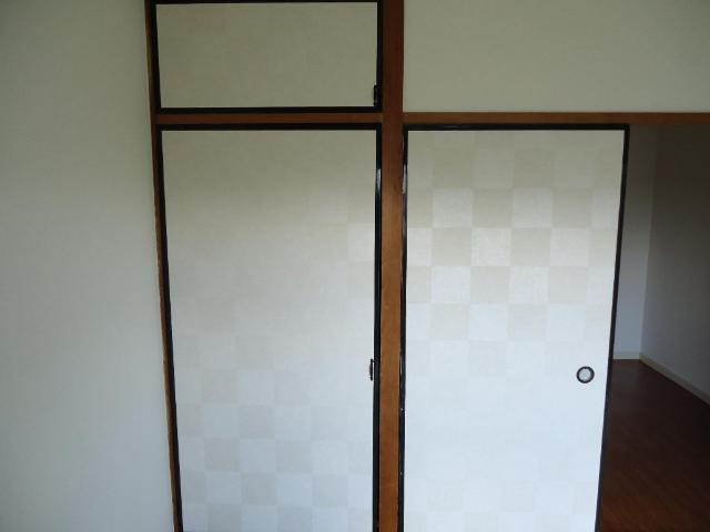 クリスタルハイツⅠの収納|収納扉