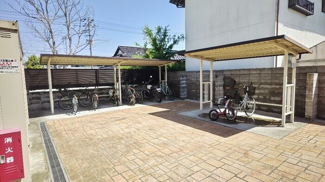 ブルースター東宮　A館のその他|駐輪場