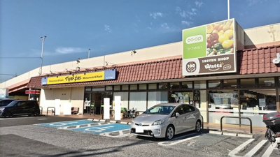 コープみらい コープ東深井店まで300ｍ