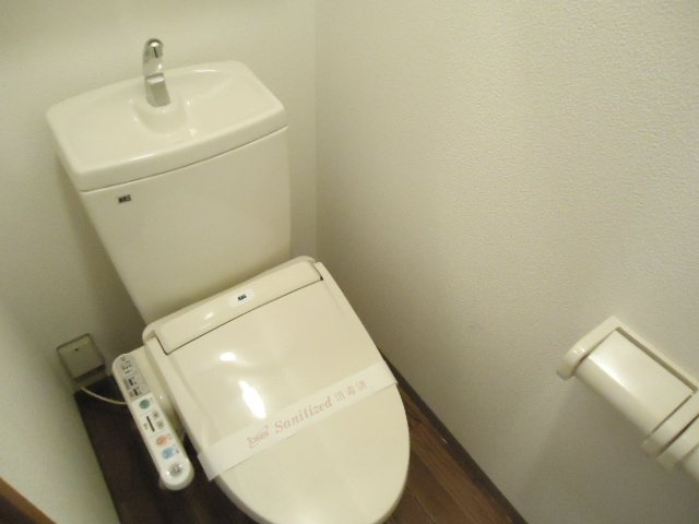 メゾンドゥーズのトイレ|シャワー付トイレ