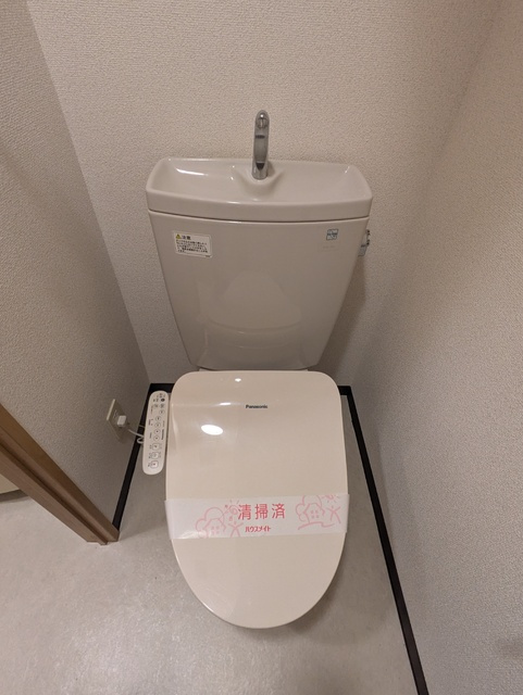 洗浄便座の独立トイレ♪