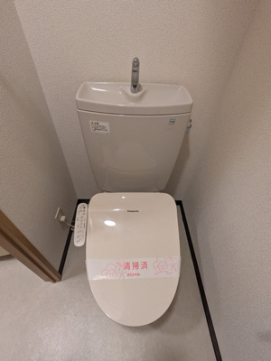 洗浄便座の独立トイレ♪