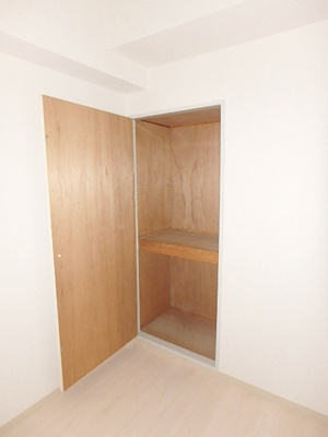 北側洋室収納♪