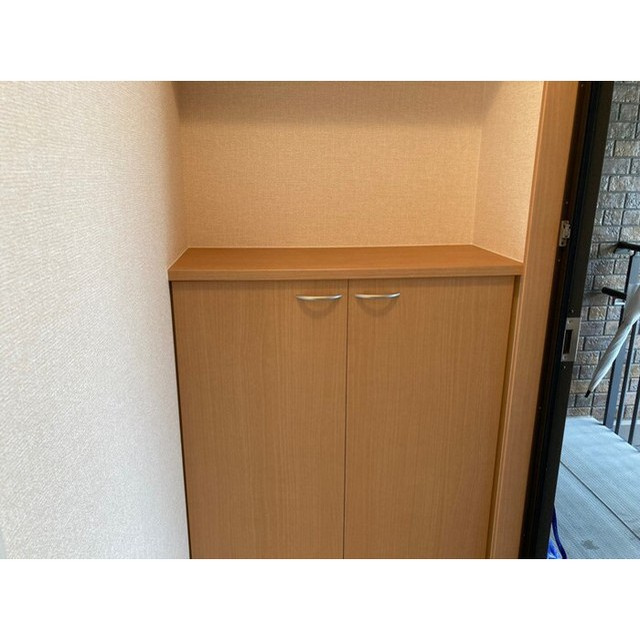 岐阜市柳津町南塚３丁目のアパートの玄関