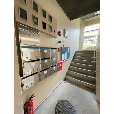 カワセコーポのエントランス|お問い合わせは美濃善不動産駅前店へ！