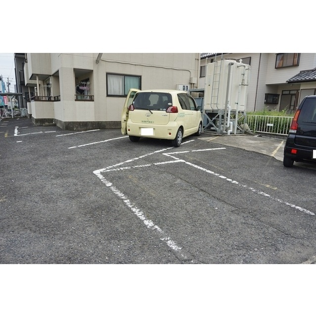コーポ上土居の駐車場