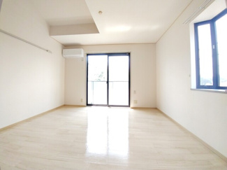 角部屋ならではの二面採光♪