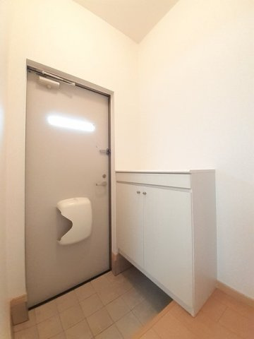 シャルマン　Ⅱの玄関|明るい玄関です