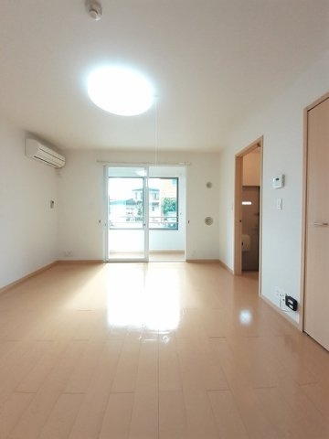 シャルマン　Ⅱの内装|明るい色調の室内です