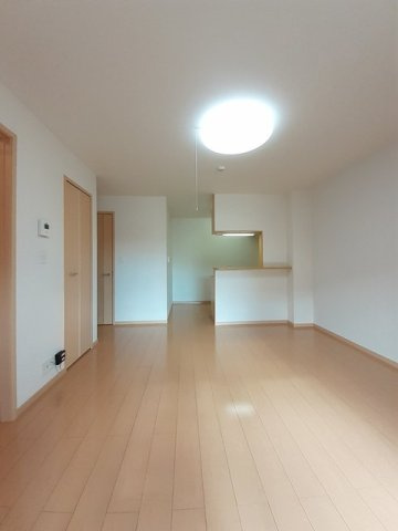 シャルマン　Ⅱの内装|明るい色調の室内です