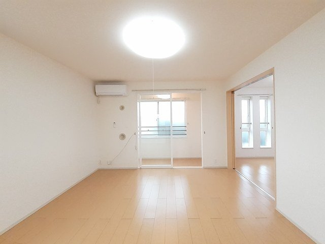 ソレイユ豊田の居間・リビング|ゆったり過ごせるリビングです