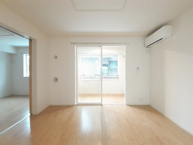 ハッピーフィールドあじさい館の居間・リビング|こちらの居間で趣味の時間をお楽しみください