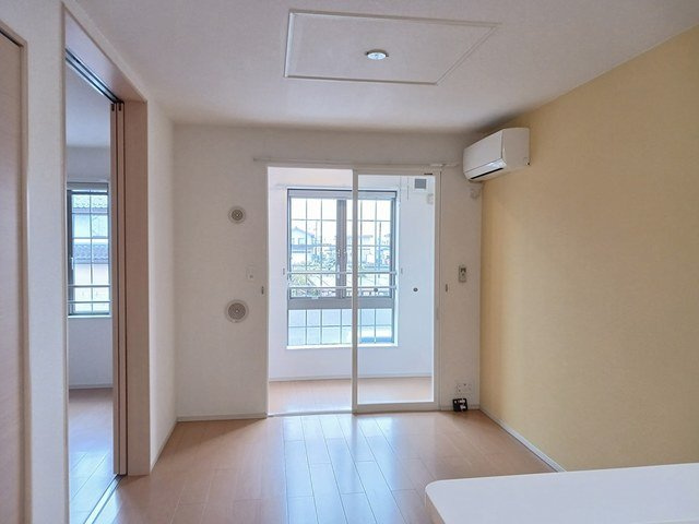 アプローズムーンⅤの居間・リビング|こちらの居間で趣味の時間をお楽しみください