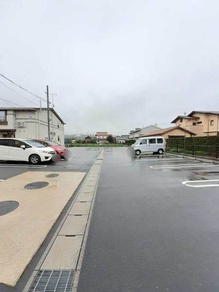 ハウオリ　エルアの駐車場