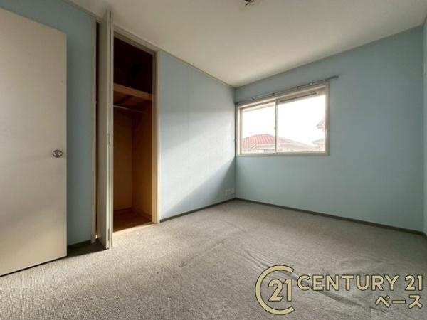 北葛城郡広陵町馬見南５丁目の中古一戸建の寝室|■現地撮影写真■収納が充実した南向きの洋室です！