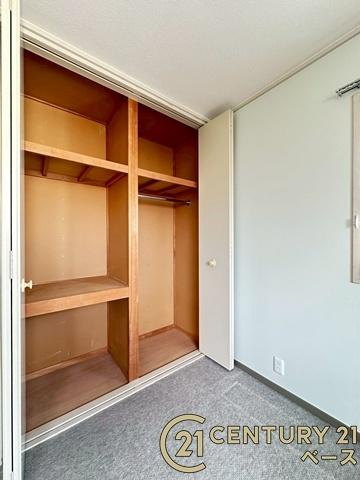 北葛城郡広陵町馬見南５丁目の中古一戸建の収納|■現地撮影写真■冬物のコートや季節のものなどたくさんしまえる広さ！