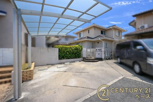 北葛城郡広陵町馬見南５丁目の中古一戸建の駐車場|■現地撮影写真■駐車スペース２台分完備！１台分はカーポート付き！