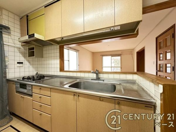 北葛城郡広陵町馬見南５丁目の中古一戸建のキッチン|■現地撮影写真■収納力と使いやすさを追求したシステムキッチンです！