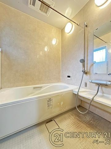 北葛城郡広陵町馬見南５丁目の中古一戸建の浴室|■現地撮影写真■ゆったりしたサイズの浴室！足を伸ばしての入浴は疲れも癒してくれます！