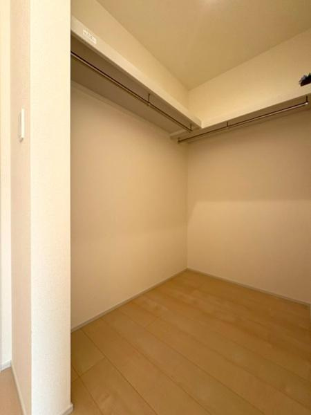 横浜市瀬谷区瀬谷６丁目の新築一戸建の収納|2F洋室にあるウォークインクローゼットです！全部屋に収納があります！