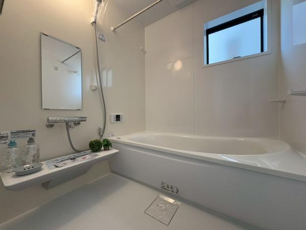 横浜市瀬谷区瀬谷６丁目の新築一戸建の浴室|ゆったりとくつろげる、一日の疲れを癒やす空間ですね。浴室暖房乾燥機付きです！