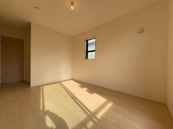 横浜市瀬谷区瀬谷６丁目の新築一戸建の洋室|洋室6.75帖！ウォークインクローゼット付きでお洋服が沢山あっても安心です！