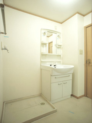 【洗面所】 | プロムナードⅡ | 洗髪洗面化粧台と洗濯機置き場があります♪
