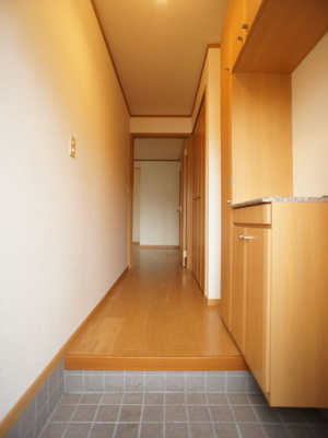 【玄関】 | プロムナードⅡ | 1階玄関！たくさん収納できるシューズボックスが付いています♪