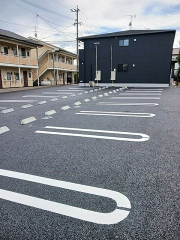 ラ　クラルテ　ａの駐車場