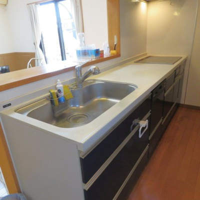 【キッチン】 | 昭島市上川原町１丁目　中古戸建 | 対面式キッチンにはＩＨクッキングヒーターと食洗器があります♪
