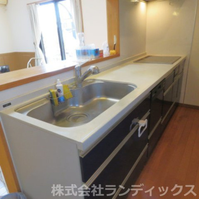 【キッチン】 | 昭島市上川原町１丁目　中古戸建 | 対面式キッチンにはＩＨクッキングヒーターと食洗器があります♪