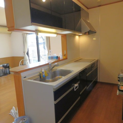 【キッチン】 | 昭島市上川原町１丁目　中古戸建 | 対面式キッチンにはＩＨクッキングヒーターと食洗器があります♪