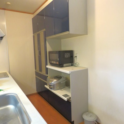【キッチン】 | 昭島市上川原町１丁目　中古戸建 | 備え付けカップボード♪