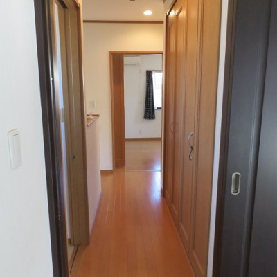 【収納】 | 昭島市上川原町１丁目　中古戸建 | ２F廊下にも収納スペースあり♪