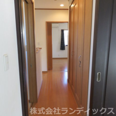 【収納】 | 昭島市上川原町１丁目　中古戸建 | ２F廊下にも収納スペースあり♪