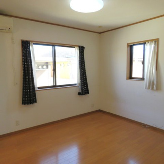 【洋室】 | 昭島市上川原町１丁目　中古戸建 | ２F洋室