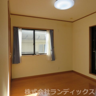 【洋室】 | 昭島市上川原町１丁目　中古戸建 | ２F洋室　約５．４帖　クローゼットあり