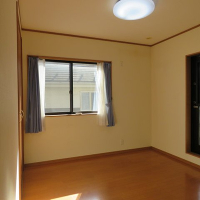 【洋室】 | 昭島市上川原町１丁目　中古戸建 | ２F洋室　約５．４帖　クローゼットあり
