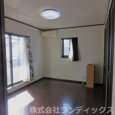 【洋室】 | 昭島市上川原町１丁目　中古戸建 | ２F洋室　約７．２帖　クローゼット２ヵ所あり